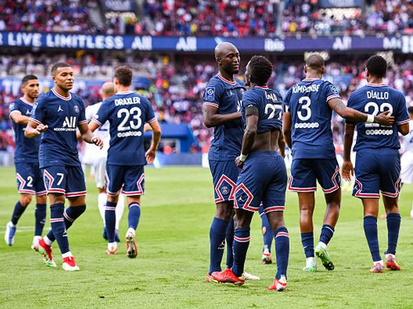 פ.ס.ז' לא ממש התאמצה בדרך ל-0:4 (Getty)