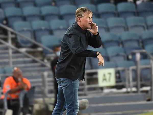 החמיא לשחקניו (ברני ארדוב)