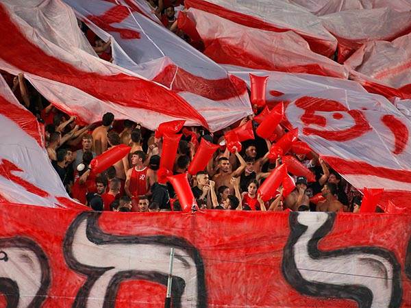 האדומים בבלומפילד (אלן שיבר)