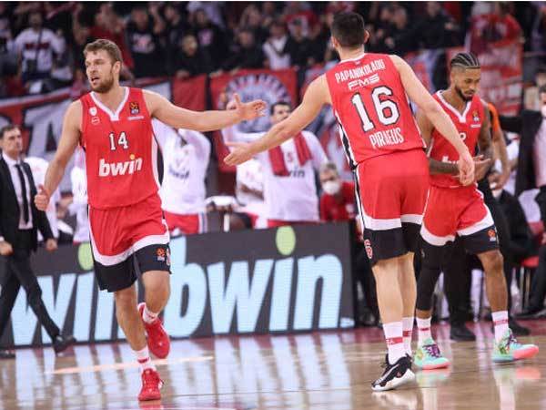 חגגו מהרגע הראשון. שחקני אולימפיאקוס (GETTY)