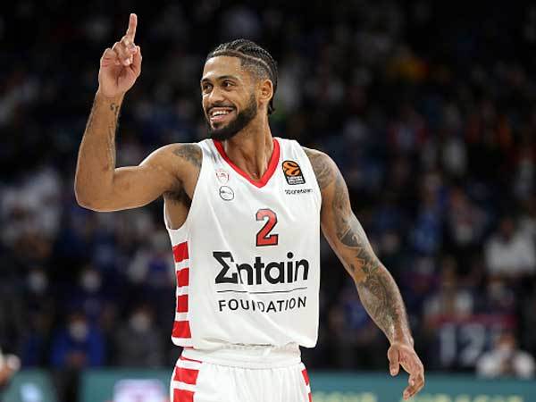 מחייך בפיראוס (GETTY)