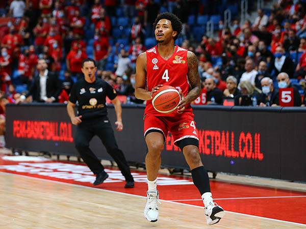 אדאמס. בכושר מצוין (לירון מולדובן)