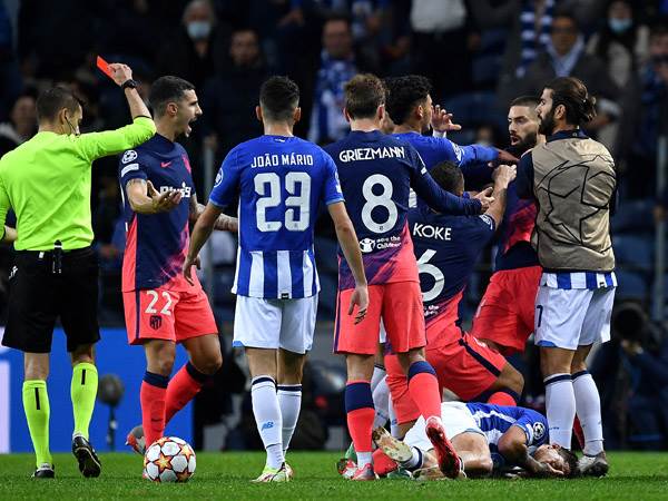 בלגן שלם על המגרש (getty)