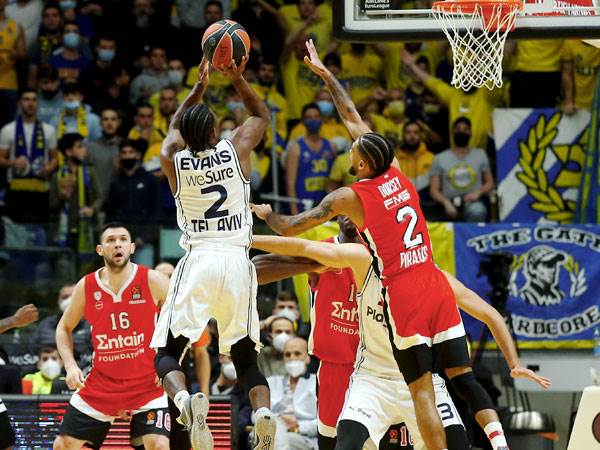 קינן אוואנס וטיילר דורסי. אוואנס היה נהדר (אלן שיבר)