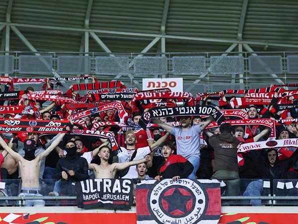 הקהל האדום בסמי עופר. במועדון מקווים כי ייתן שקט למאמן (דני מרון)