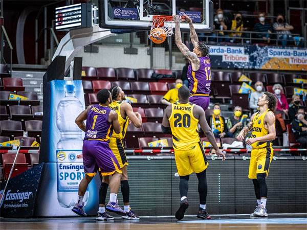 קלע את הנקודות הראשונות של חולון. קייזר (FIBA)