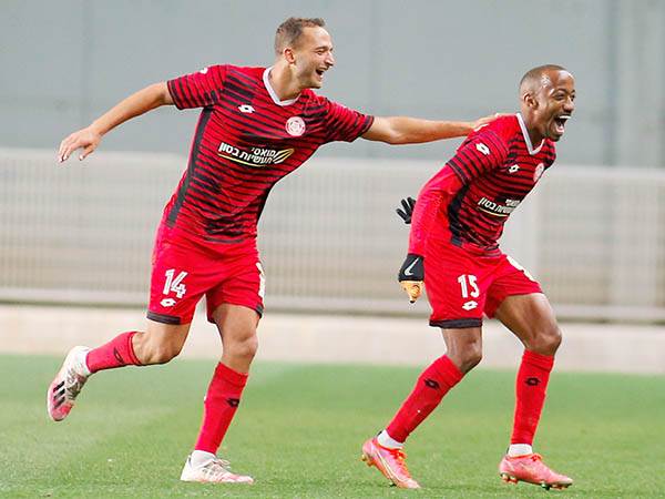 וגם מנשה זלקה השתתף בחגיגה עם שער לא אופייני (אלן שיבר)