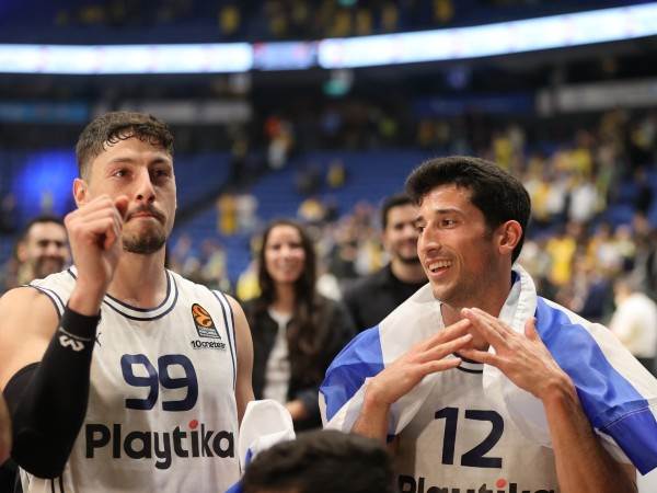 חיוכים בסיום (באדיבות מכבי ת"א)