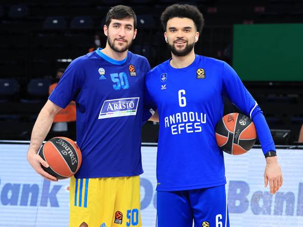 בראיינט וזוסמן - האיחוד. גארד אנדולו חייך גם בסיום (GETTY)