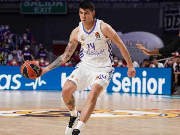 עלה לטיסה ברגע האחרון. דק (GETTY)