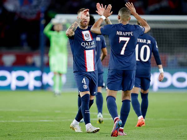 לא קוראים עיתונים (GETTY)