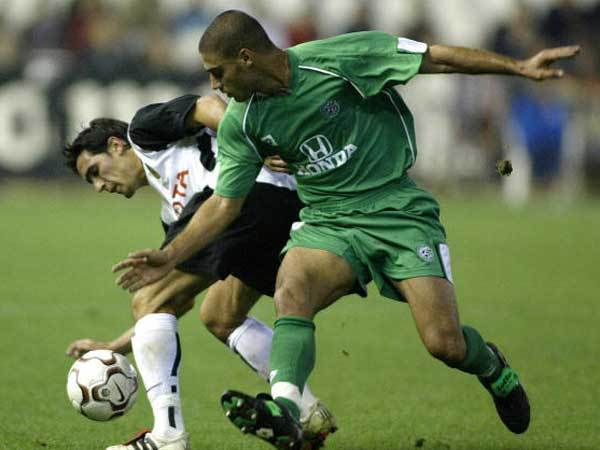 יניב קטן מול ויסנטה. הירוקים עמדו בסחף במסטאייה (Photo credit should read JOSE JORDAN/AFP via Getty Images)