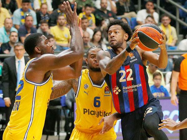 ומכבי עם הפסד ראשון בבית (צילום: אלן שיבר)