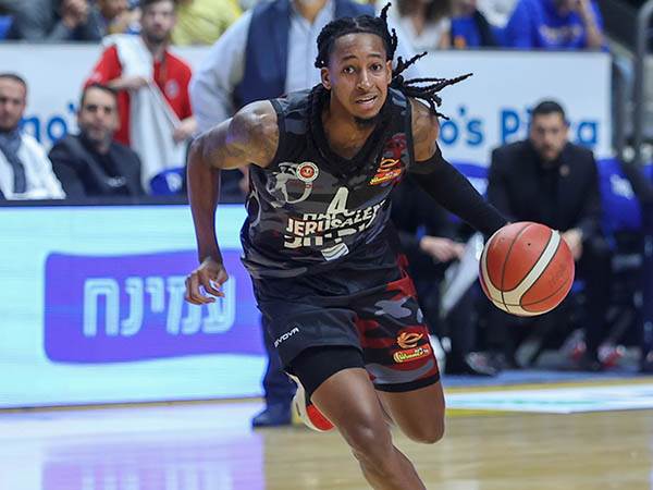 אחרי שהושמץ, היה קרוב לטריפל דאבל. סמית' (דני מרון)