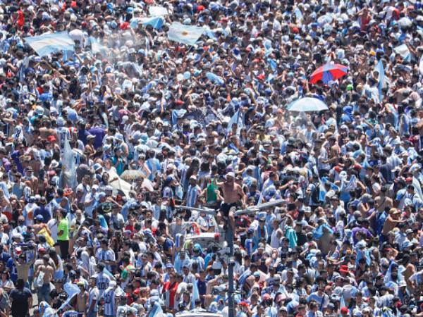 המונים הציפו את הרחובות
