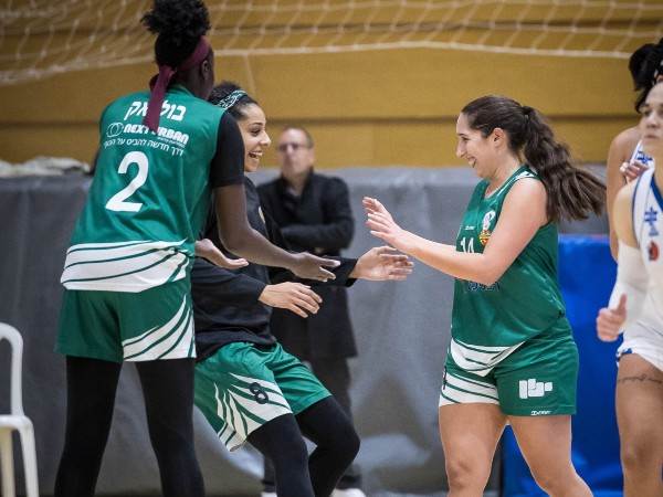 מאי רווח מחייכת כל הדרך לחצי הגמר (קרדיט: עודד קרני, איגוד הכדורסל)