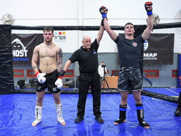יונתן דוזורצב מנצח את טל דיין (צילום: יפעת ירושלמי, איגוד ה-MMA)