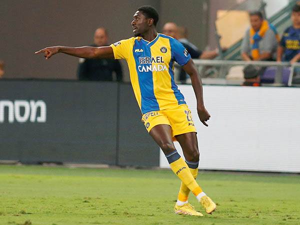 ישוב למשחק מול פ"ת. לוקאסן (צילום: אלן שיבר)