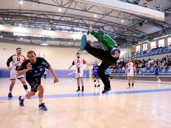 משחק צמוד (הדר ואן קולא, איגוד הכדוריד)