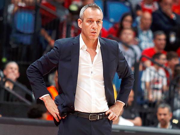 ערב לא טוב של הקבוצה שלו. קטש (אלן שיבר)