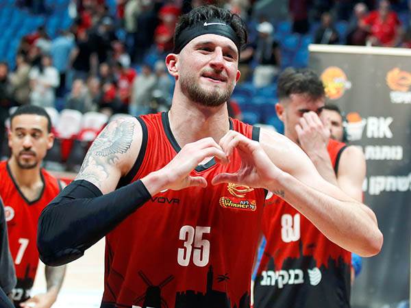 סונוור ע"י לייזר בעונשין. הנקינס (אלן שיבר)