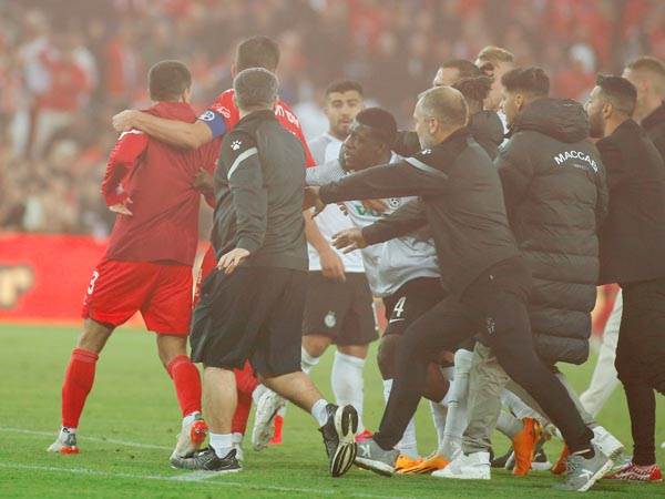 המהומה בסיום (אלן שיבר)