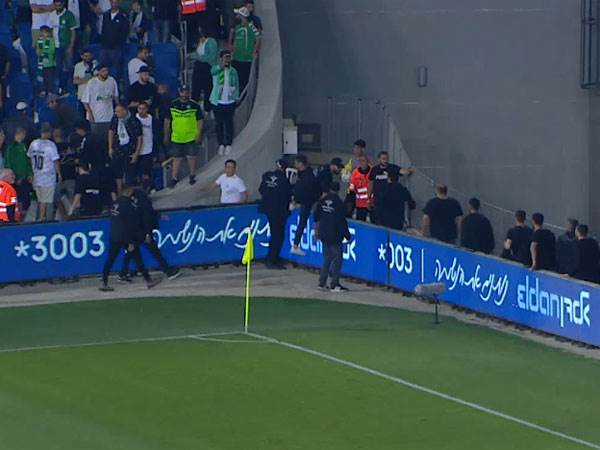 המשטרה פותחת נתיב לאוהדים