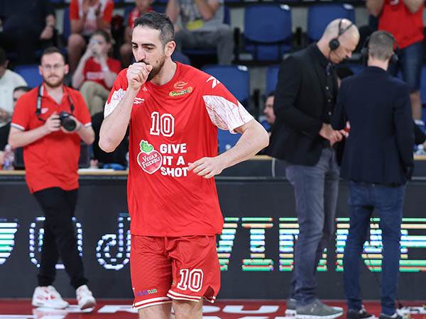 השחקן השישי של העונה. טימור (דני מרון)