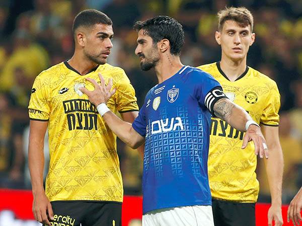 יותר גדול מכדורגל (אלן שיבר)