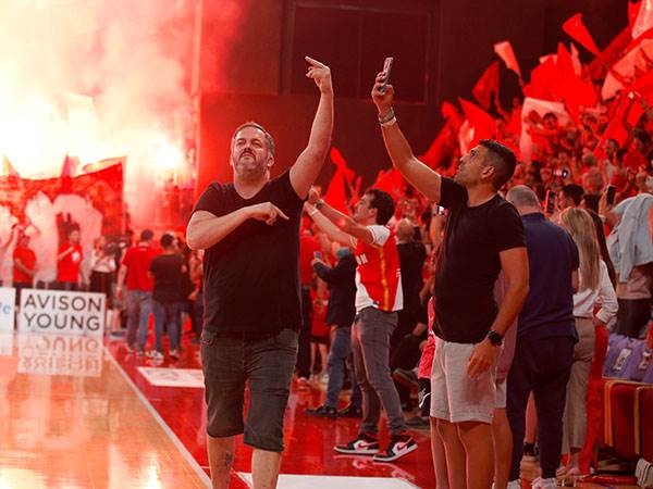 המשחק מתעכב (אלן שיבר)