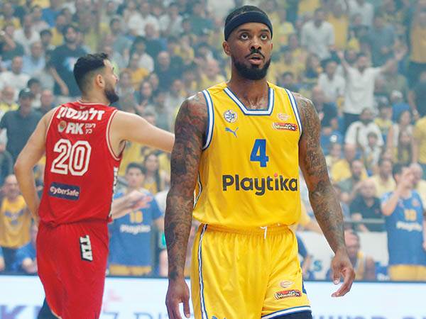 מכבי חייבת אותו. בראון (אלן שיבר)