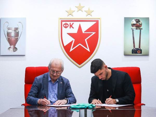 גלזר חותם על החוזה (הטוויטר של הכוכב האדום)