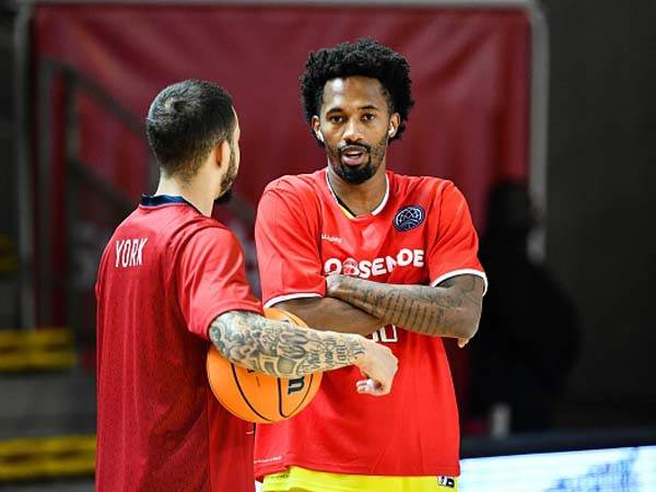 "מעריך שנחגוג כמה תארים". אנגולה (GETTY)