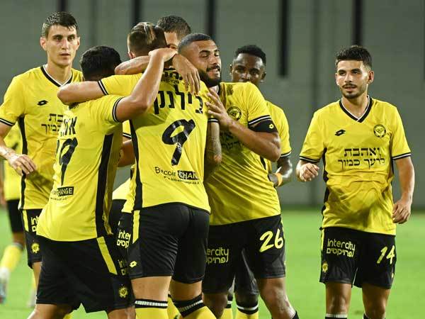 זערורה בדרך לנתניה, גם אלמוג יצטרף? (צילום: ברני ארדוב)