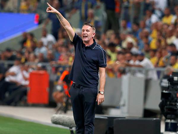 יתארח על מגרש סינטטי? קין (אלן שיבר)