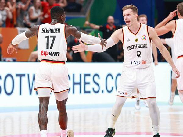 חוזרים עם גביע ומאזן 0:8 בתחרות (Getty)