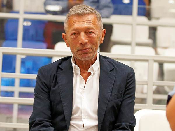 אורח מיוחד באולם היובל. גאידמאק (אלן שיבר)