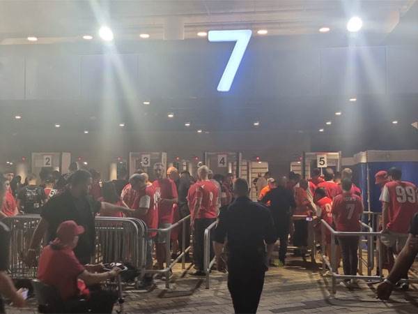 הכניסה לשער 7