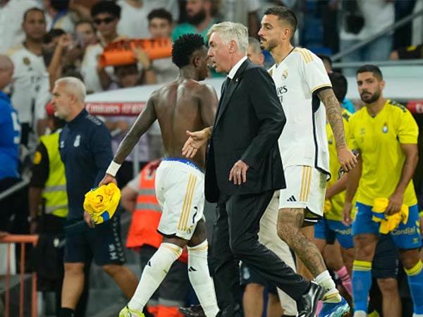 לא לחצו ידיים. ויניסיוס ואנצ'לוטי בסיום (getty)