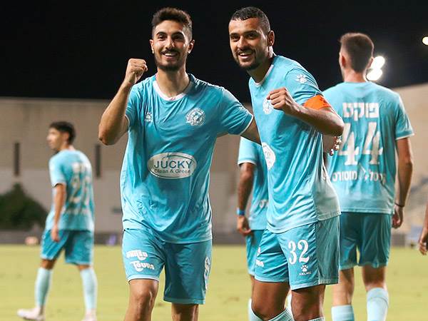 שיכורה מאושר (צילום: אלן שיבר)