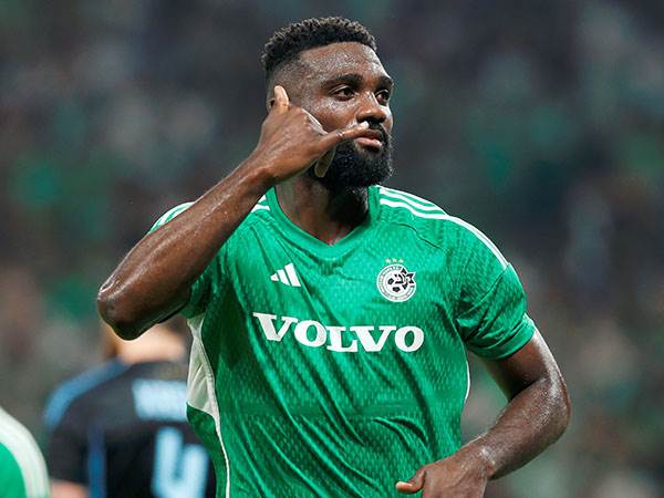 בחיפה נערכים לעזיבה אפשרית שלו. פיירו (אלן שיבר)