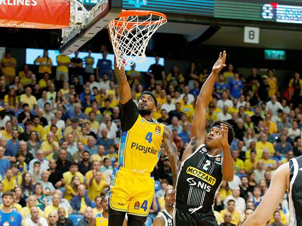 מחצית ראשונה מרשימה שעזרה להכריע. בראון (אלן שיבר)