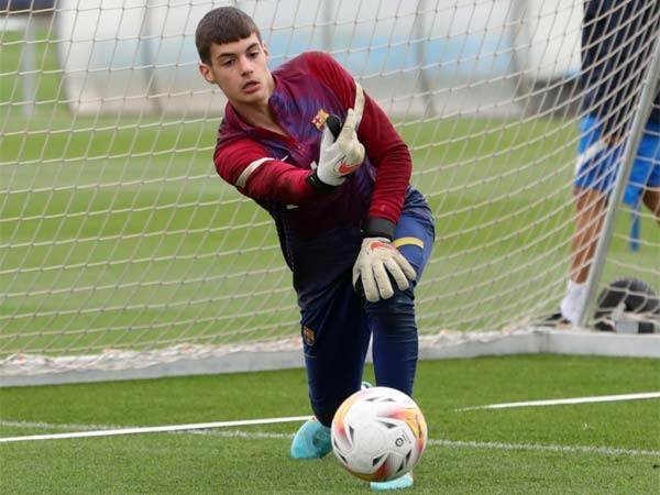 שוער העתיד של ברצלונה. ארון (הטוויטר של FCBmasia)