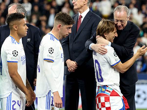 פלורנטינו פרז ושחקני ריאל מדריד. דרך ארוכה (Getty)