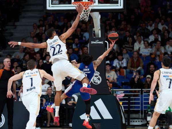 טבארס עוצר את לארקין. קלאסיקת יורוליג (EUROLEAUGE)