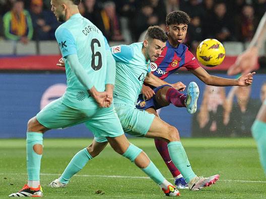 סובב אותה לחיבורים. ימאל (GETTY)