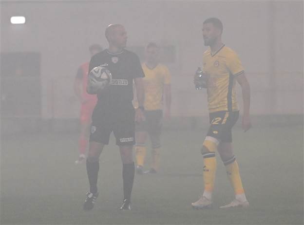 המשחק נעצר בפתיחה בעקבות אבוקות (ברני ארדוב)