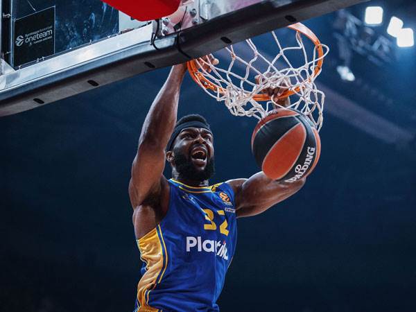 ג'וש ניבו. "בכל הכוח" (GETTY)