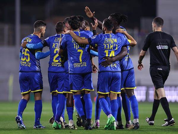 ריינה, מנגד, במאזן מושלם (צילום: מאור אלקסלסי)