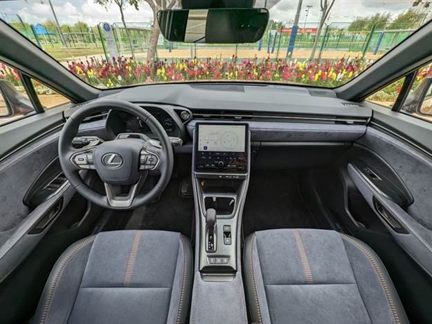 לקסוס מקצה לקצה, לפחות בחלק הקדמי